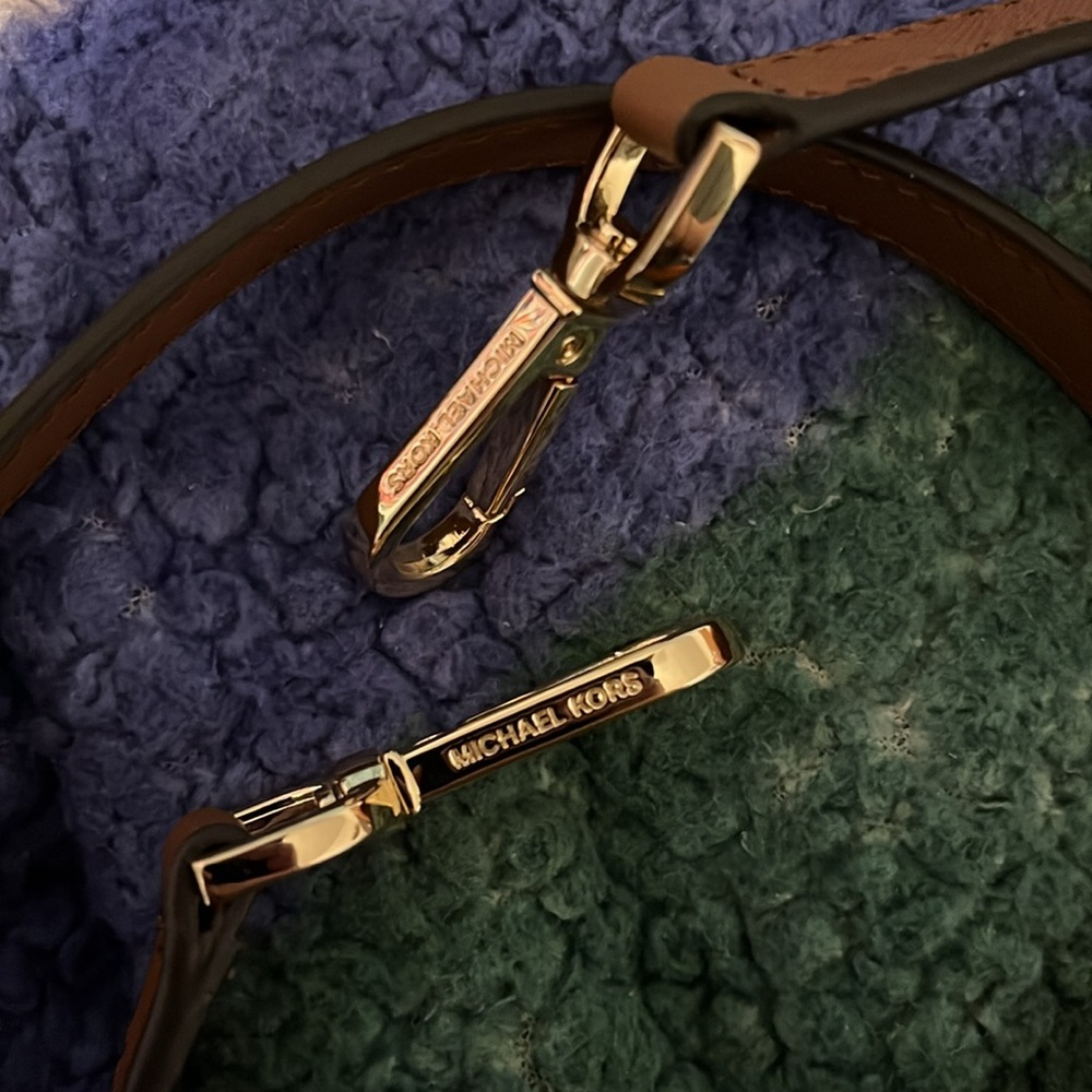 NEEDS WORK, Michael Kors Bag with Detachable Crossbody Strap and Dust Bag - Picture 15 of 15